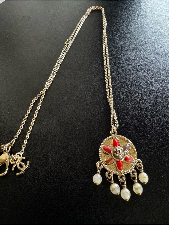 CHANEL Jewelry - CHANEL Gripoix Gold-Tone Pendant Necklace with Red Enamel Flower and Pearl Drops